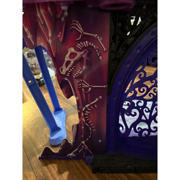 Monster High Freaky Fusion Catacombs replacement piece logo back wall and pegs - Picture 13 of 14